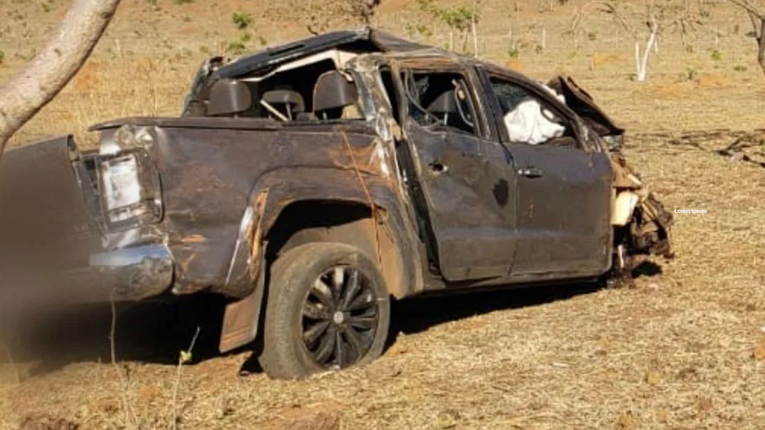 A caminhonete Hilux ficou destruída
