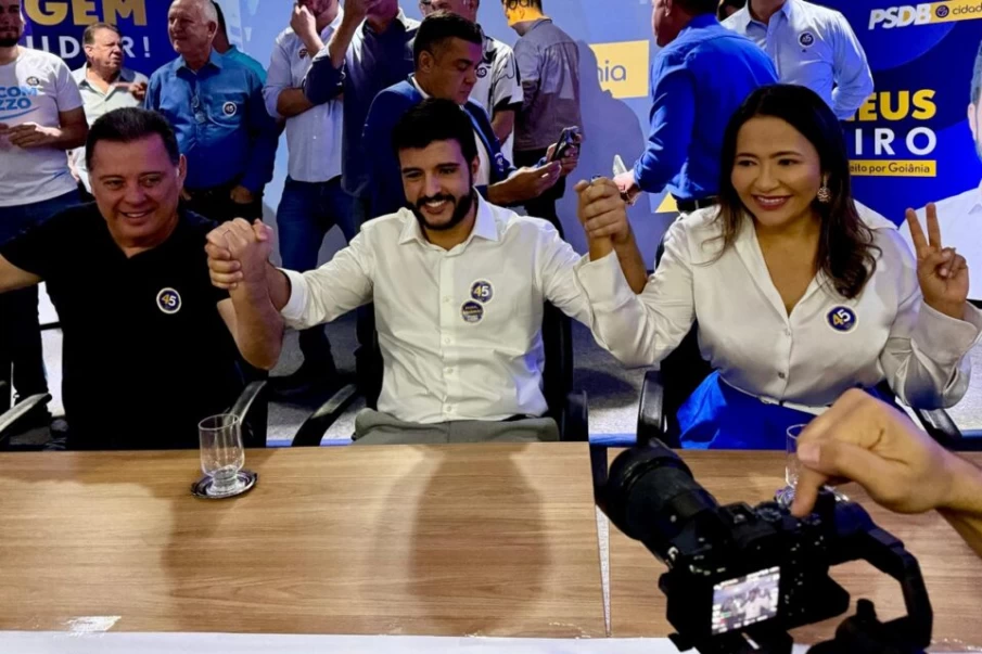 Matheus Ribeiro e professora Bartira