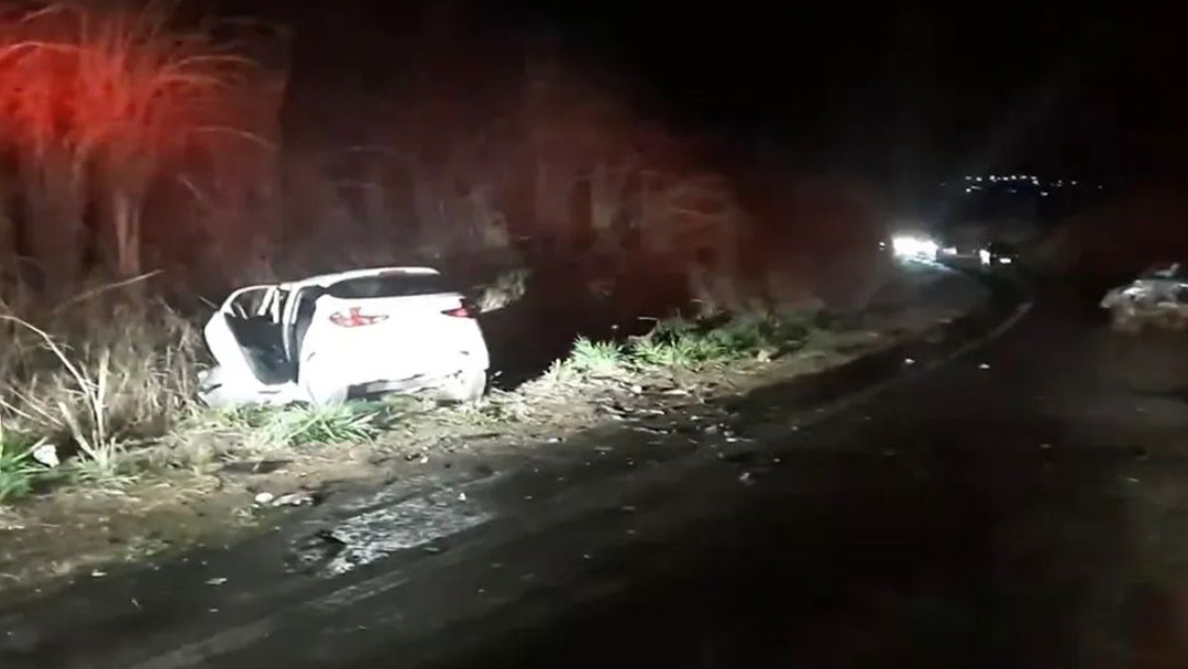 O carro ficou destruido