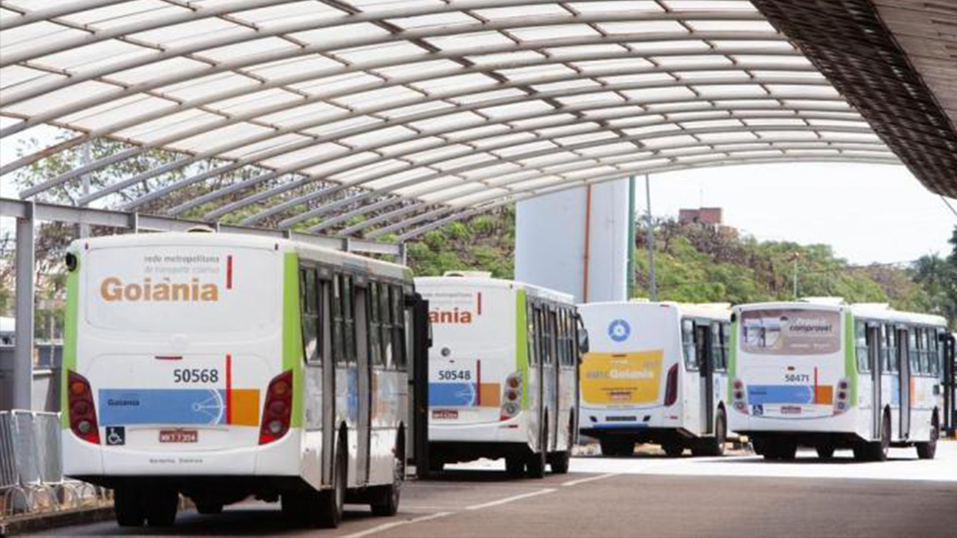 Ônibus nos terminais