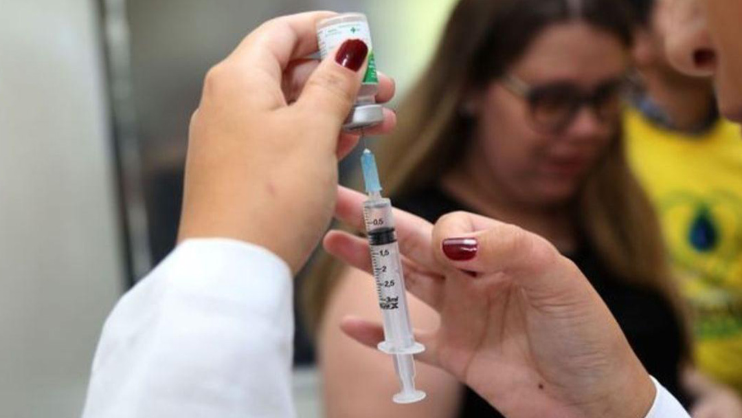 Os grupos de 40 já podem buscar as vacinas