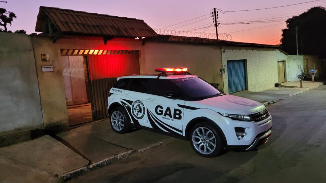 Policia na casa de um dos envolvidos