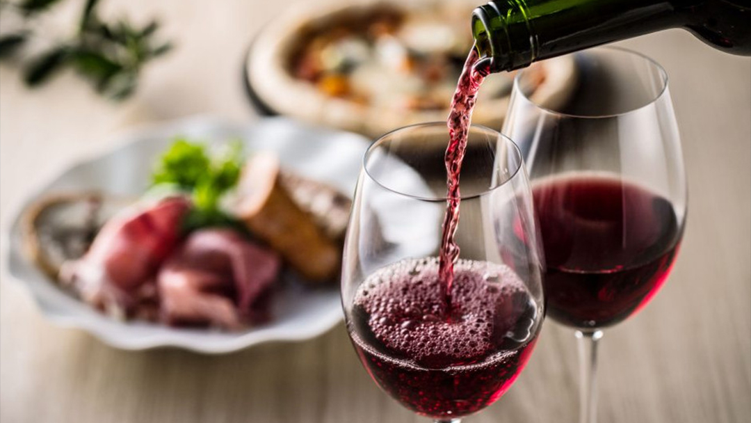 https://www.cdn.goiascapital.com/images/pratos vegetarianos com vinhos.