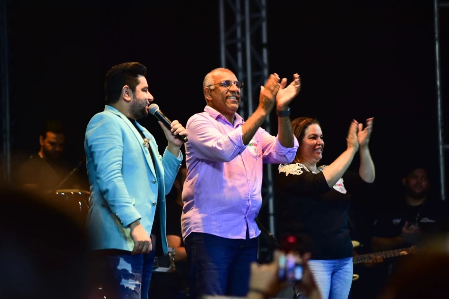 Prefeito Rogério Cruz, Léo Magalhães e a primeira dama Telma Cruz