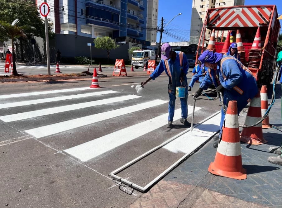 Revitalização de faixa para pedestres