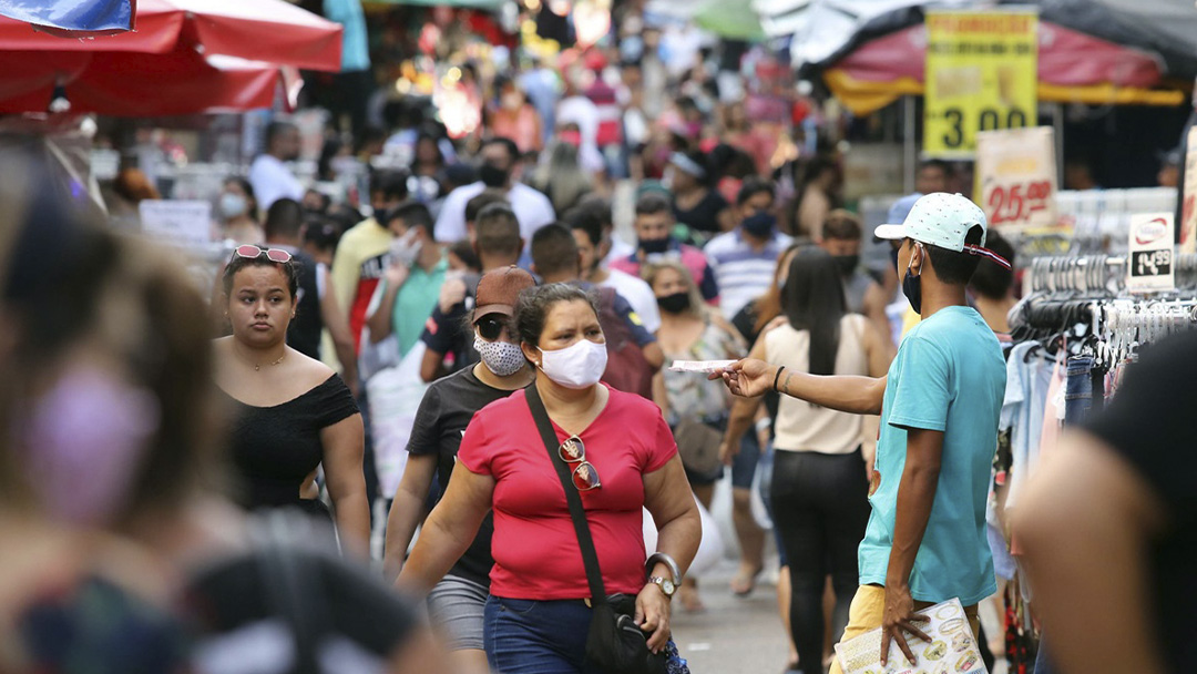Uso de máscaras só em locais fechados